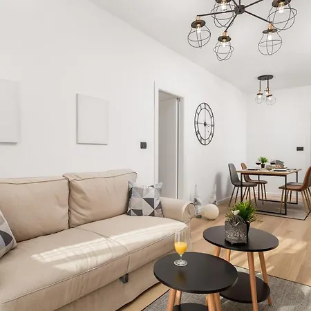 Trio アパート リエカ