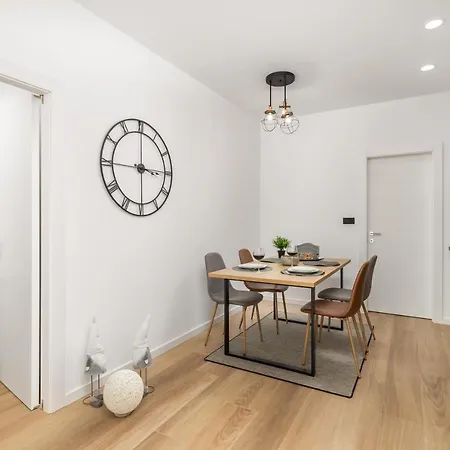 アパート Trio リエカ