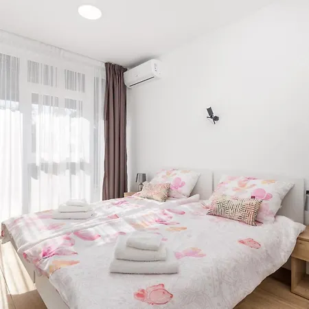 Trio Apartment