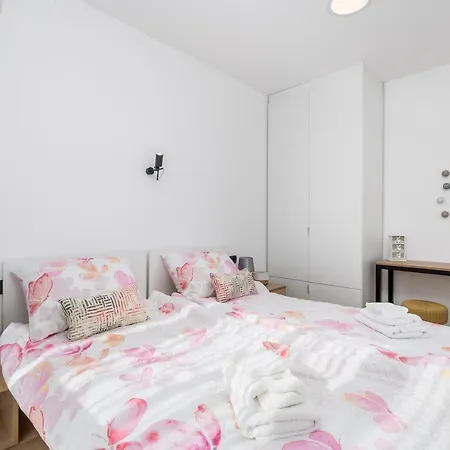 Apartment Trio *